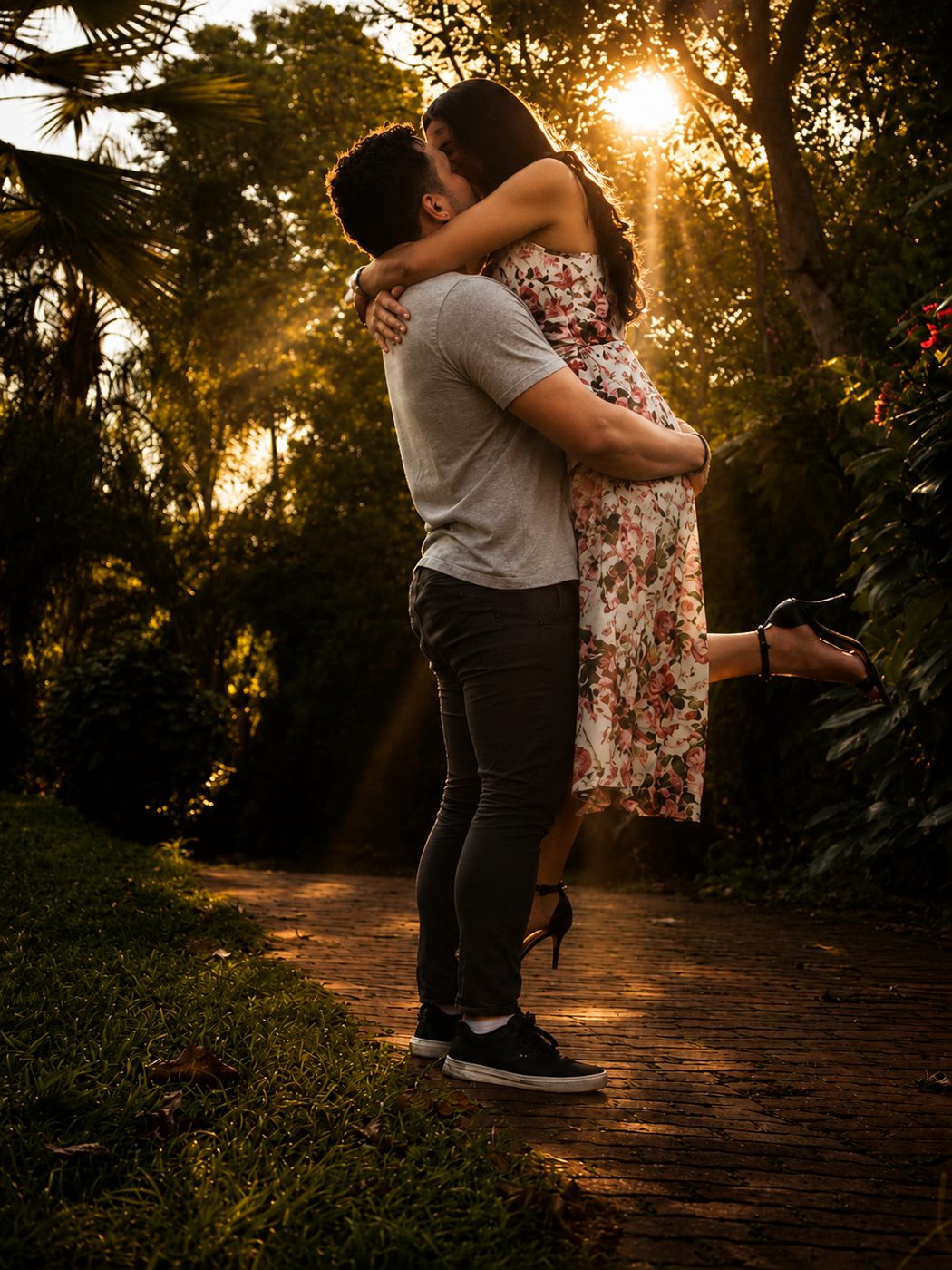Lucas e Vivian no balanço